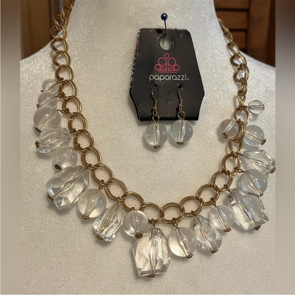 5 necklace Bundle - Picture 6 of 6
